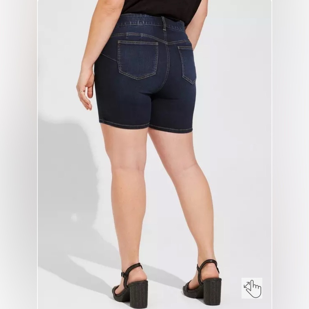 Torrid Bombshell High Rise 5” Denim Shorts Size 22 Premium Stretch Plus Size - Picture 2 of 6